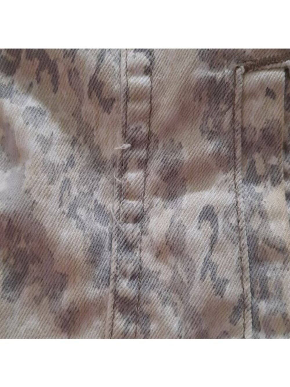 Free People Grey Camo Faded Cropped Camouflage Denim Jean Jacket Made US Size M - Picture 7 of 8